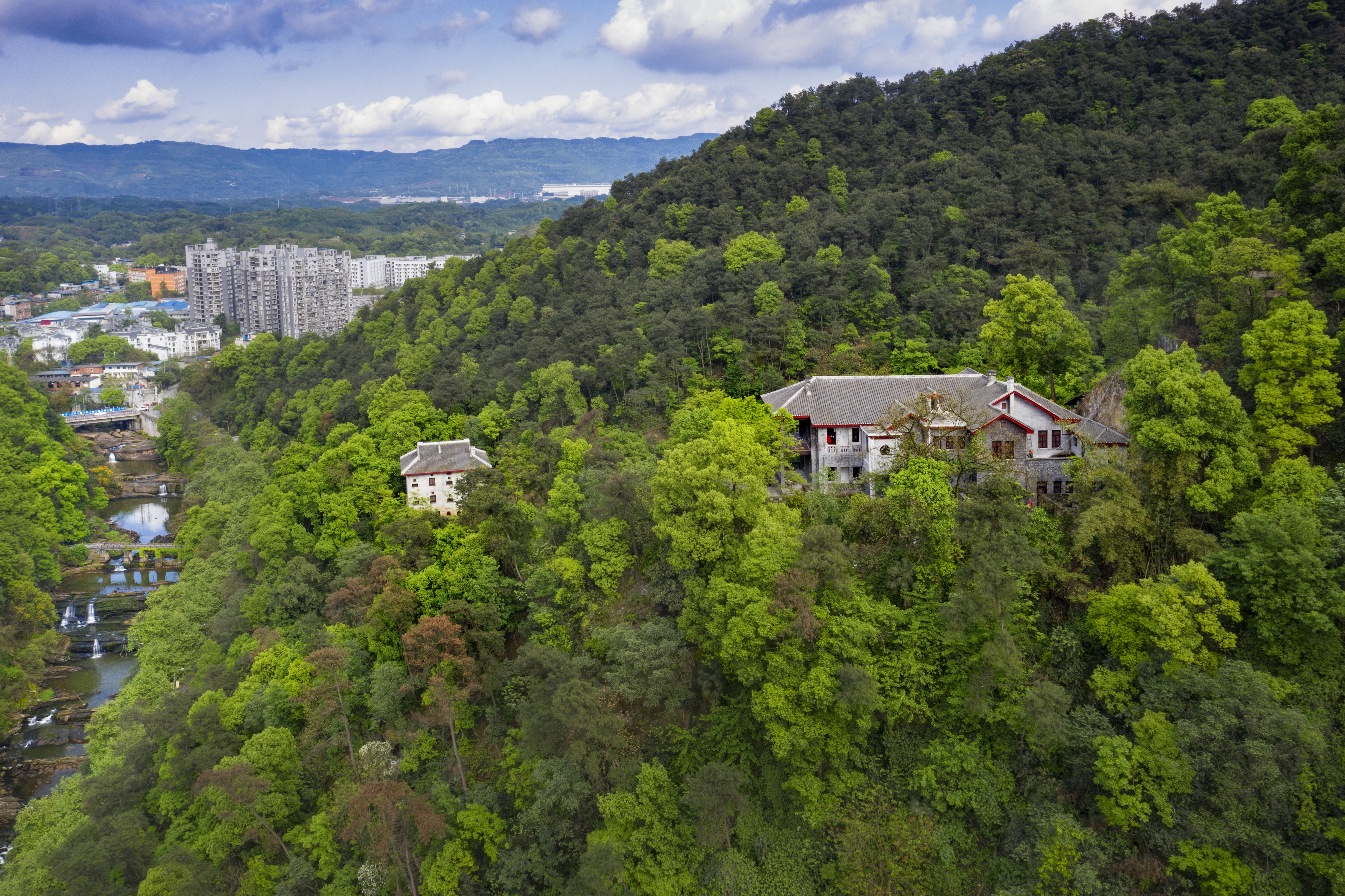 《鸟瞰抗战遗址》郑彬 摄于巴南南温泉.jpg
